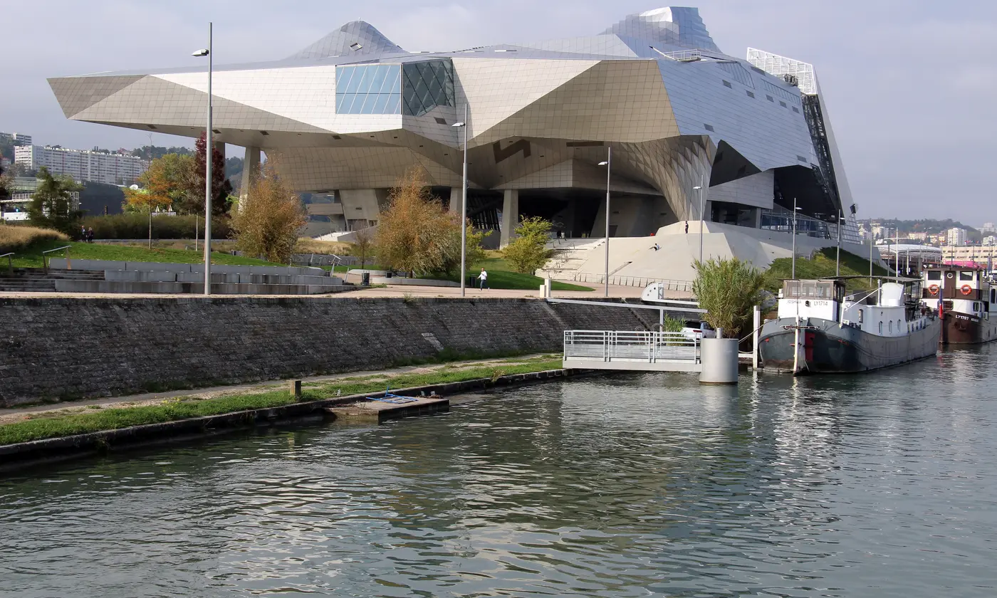 Le musée des Confluences et son architecture futuriste au bord de la Saône, Lyon